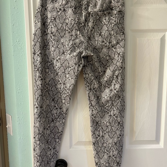 Ella Moss mid rise skinny pants size 30 - Picture 4 of 6